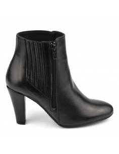 Stylish ankle boots in smooth black leather, woman with small feet, Vaya, Bella B