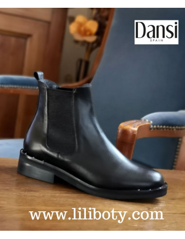 chelsea boots round toe