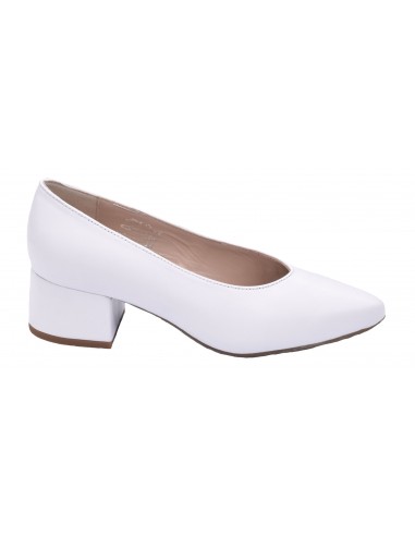 White pumps size store 4