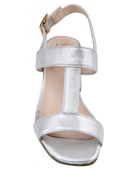 Sandales cuir argent – Détail bride et boucle dorée