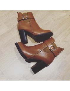 "Calla" brown boots
