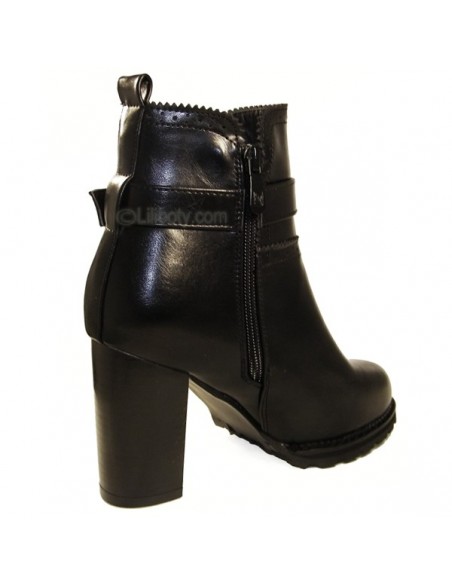 "Calla" black boots