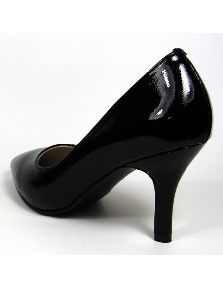 Women&#39;s black patent leather pumps