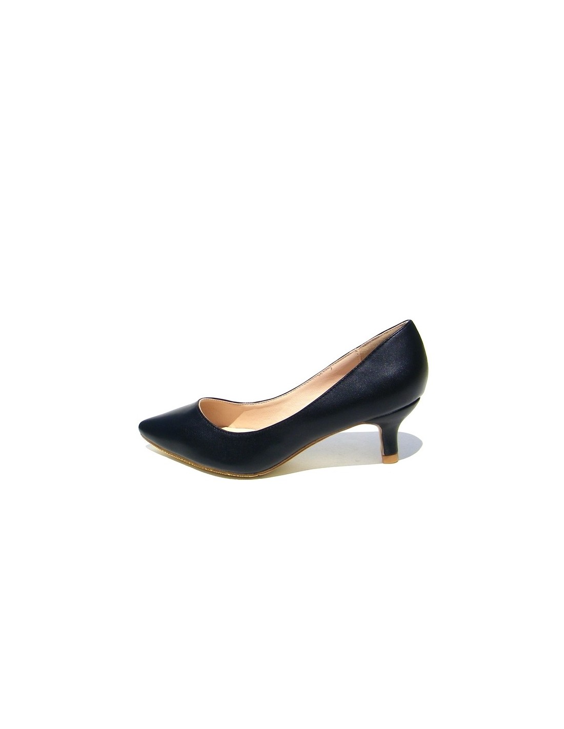 Black pumps 5 centimeters heels
