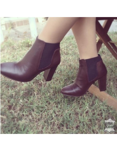 Brown leather ankle boots with elastic