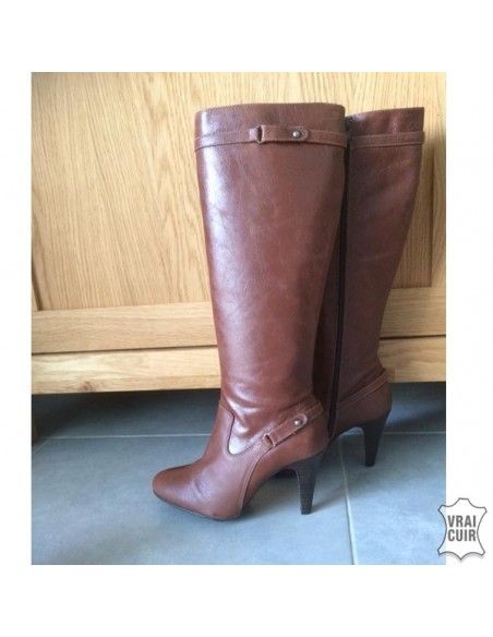 Brown boots with zipper