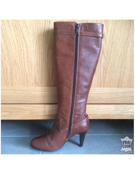 Brown boots with zipper