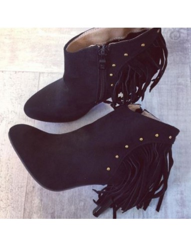 Actinidia black boots