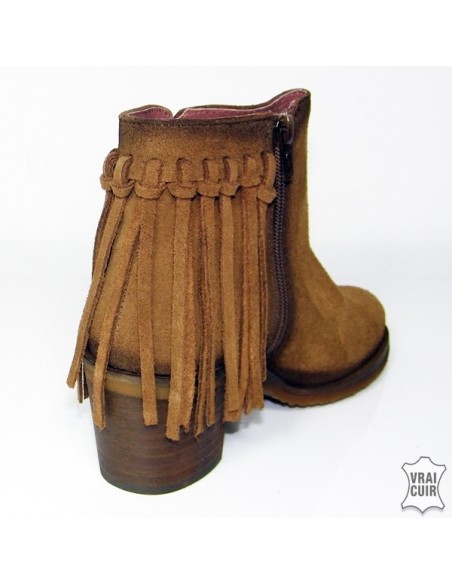 Brown ankle boots with fringes