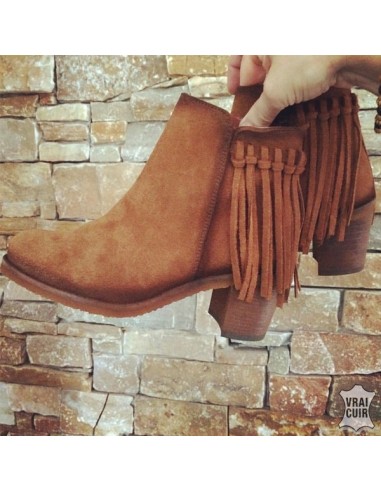 Brown ankle boots with fringes