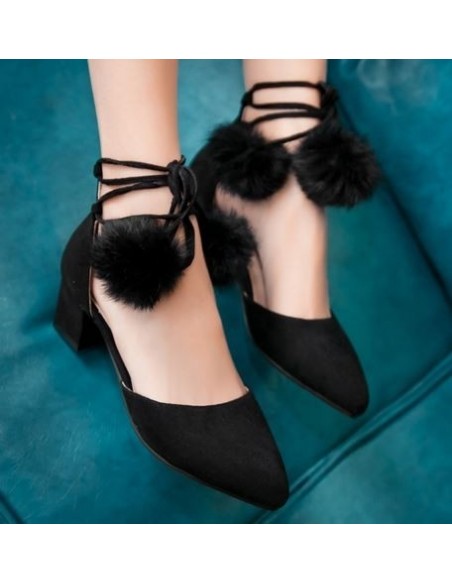 Zapatos de salón negros en terciopelo en talla pequeña para mujer.