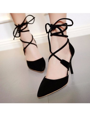 Zapatos de tacón con cordones negros