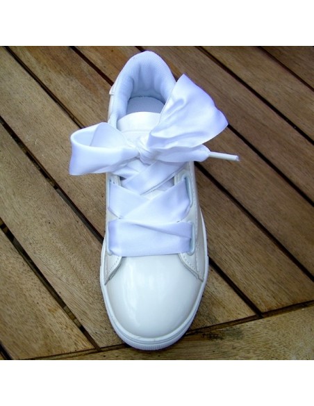 White tennis shoes, satin ribbon laces 124