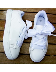 White tennis shoes, satin ribbon laces 124