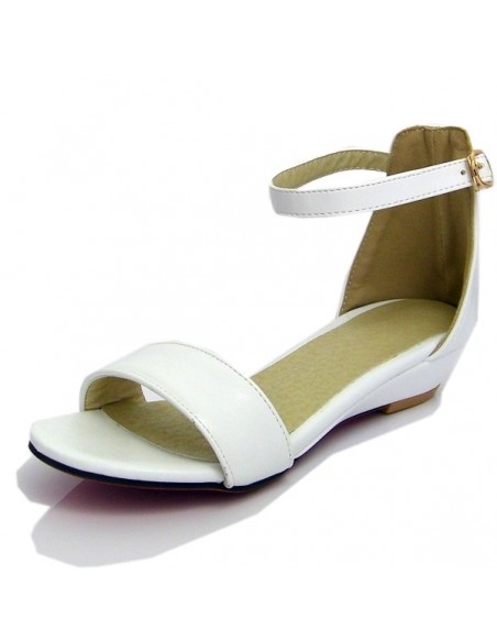 Women&#39;s small heel sandals