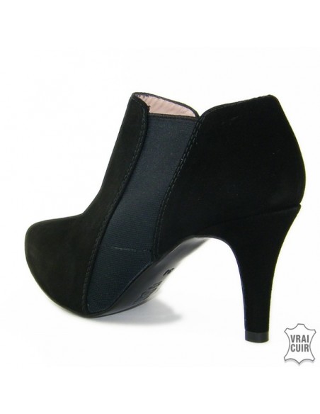 Women&#39;s black low boots