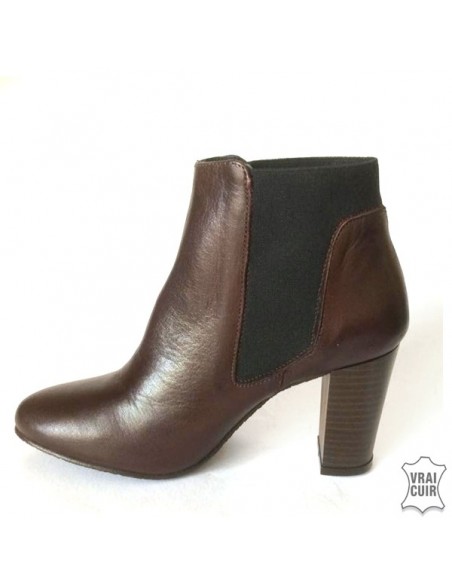 Brown leather ankle boots with elastic