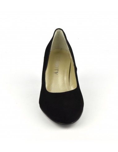 Round toe best sale suede pumps